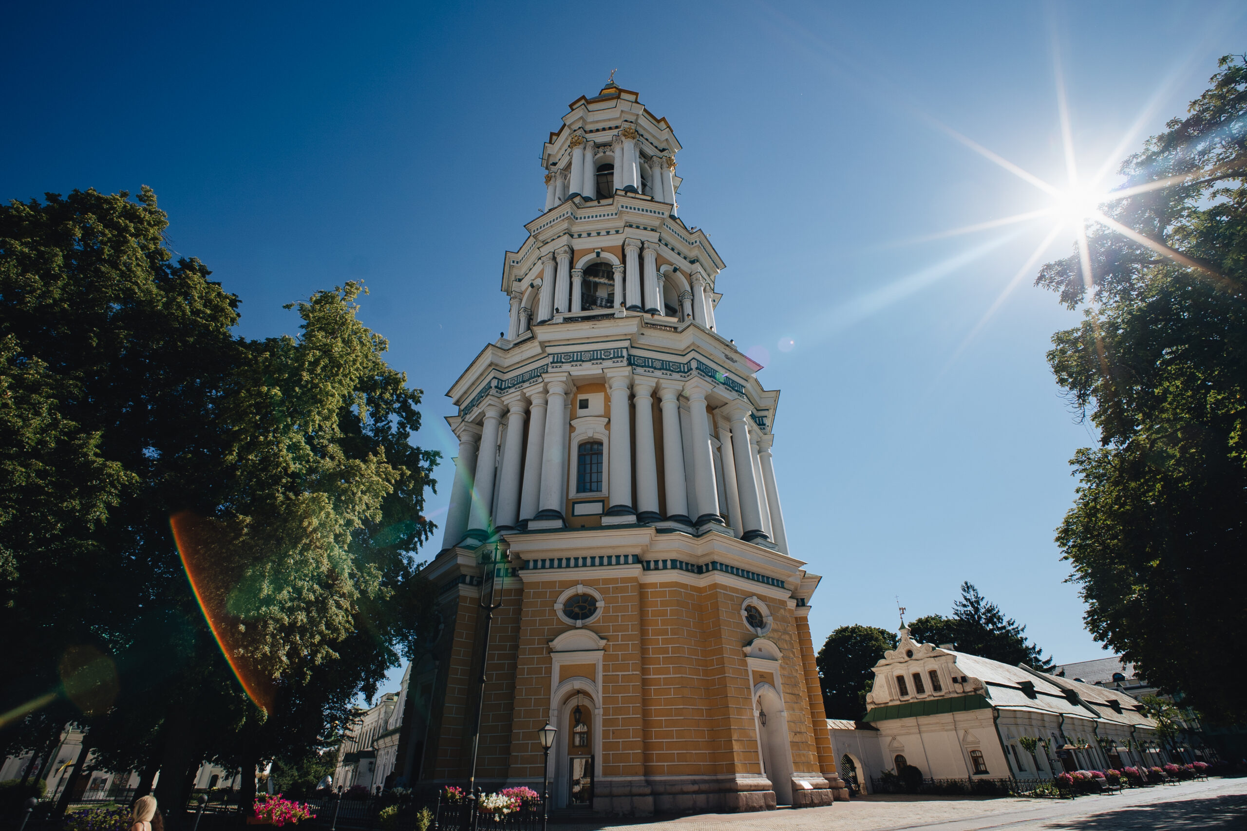 Велика лаврська дзвіниця