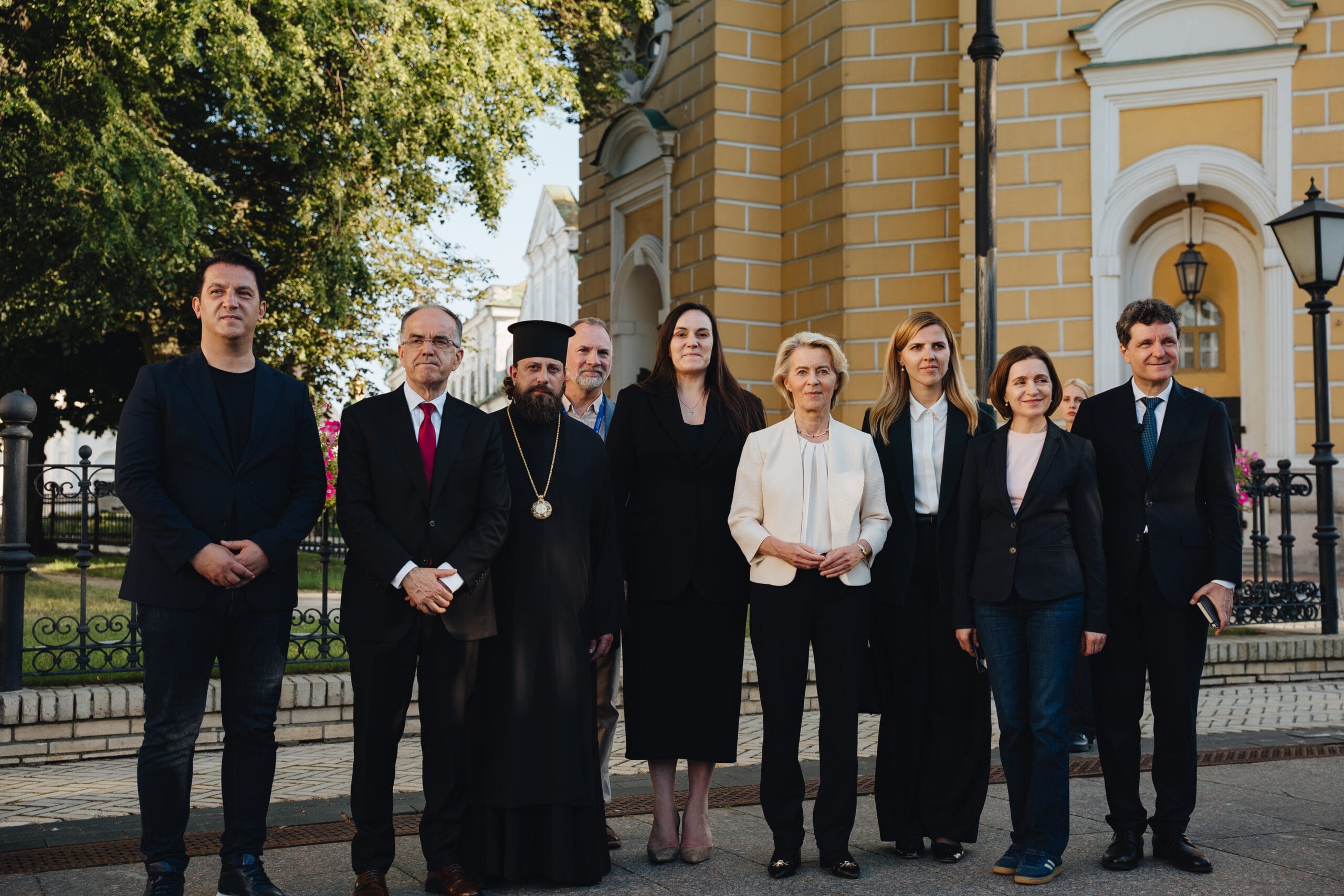 До Києво-Печерської лаври завітала делегація європейських лідерів на чолі з Урсулою фон дер Ляєн