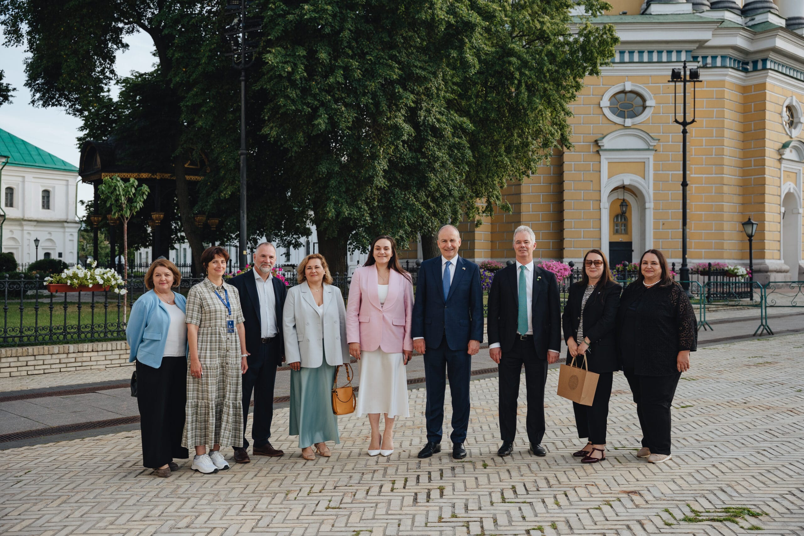 Прем’єр-міністр Ірландії відвідав пошкоджений росіянами Успенський собор Прем’єр-міністр Ірландії відвідав пошкоджений росіянами Успенський собор