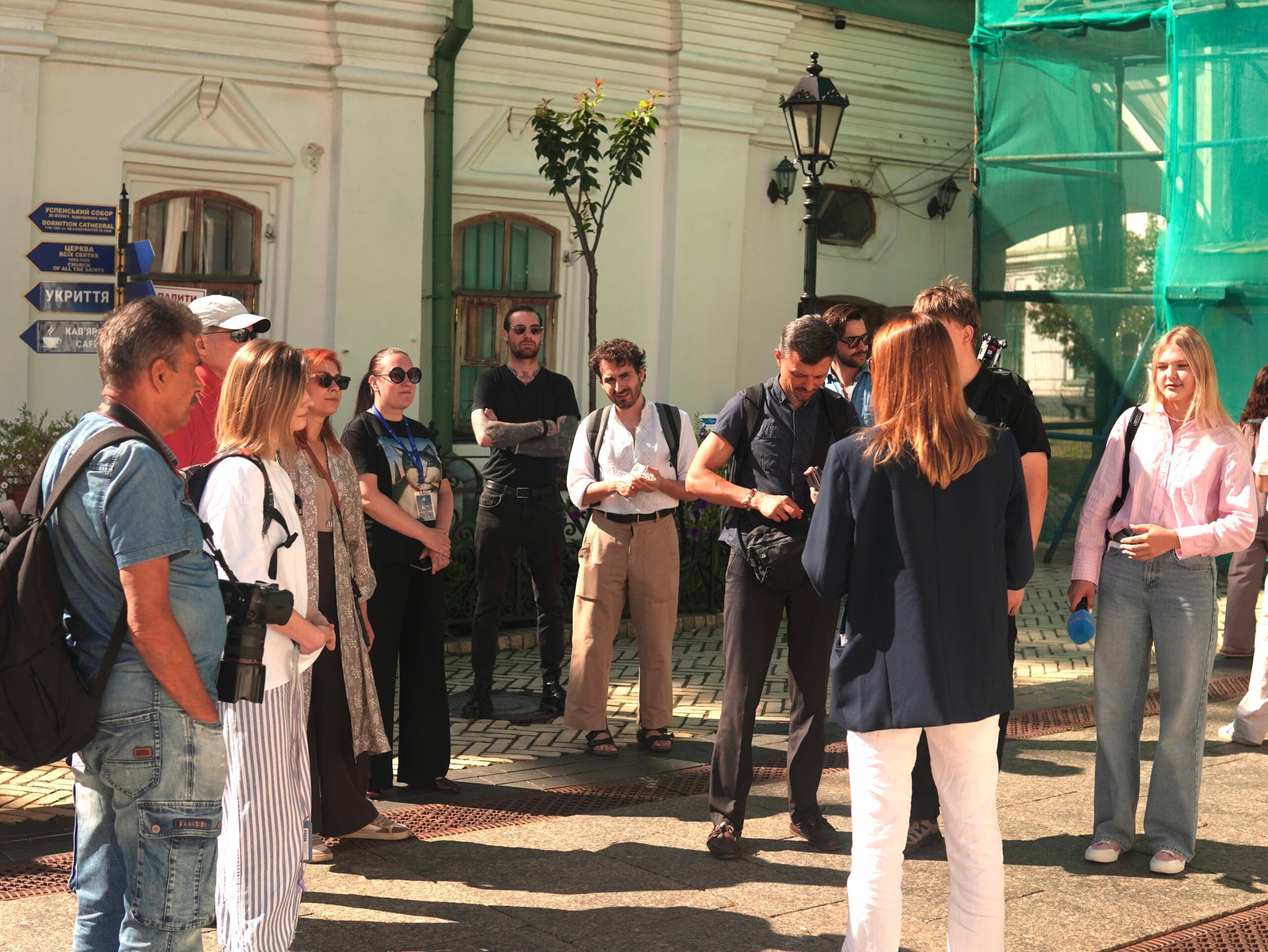 Лавра відкриває українську історію світу: представники медіа побачили давні пам’ятки та наслідки російської атаки Лавра відкриває українську історію світу: представники медіа побачили давні пам’ятки та наслідки російської атаки