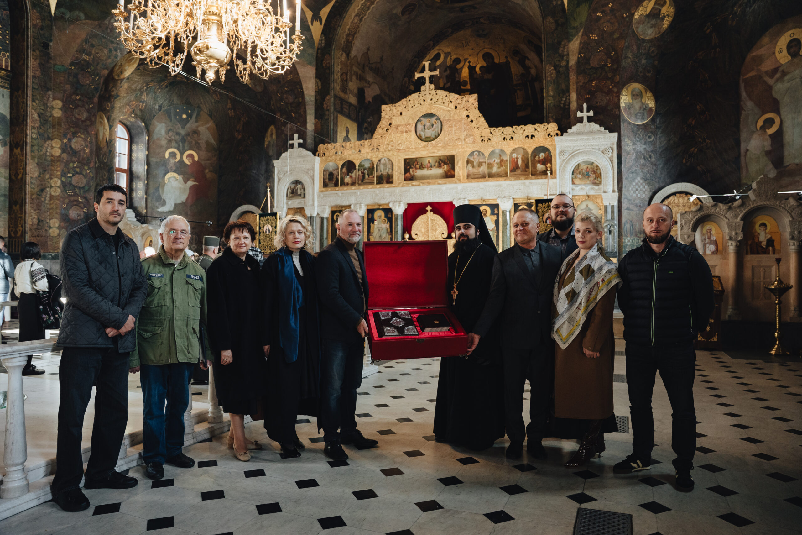 Зі слідами часу: Києво-Печерська лавра отримала в дар копію Пересопницького Євангелія Зі слідами часу: Києво-Печерська лавра отримала в дар копію Пересопницького Євангелія