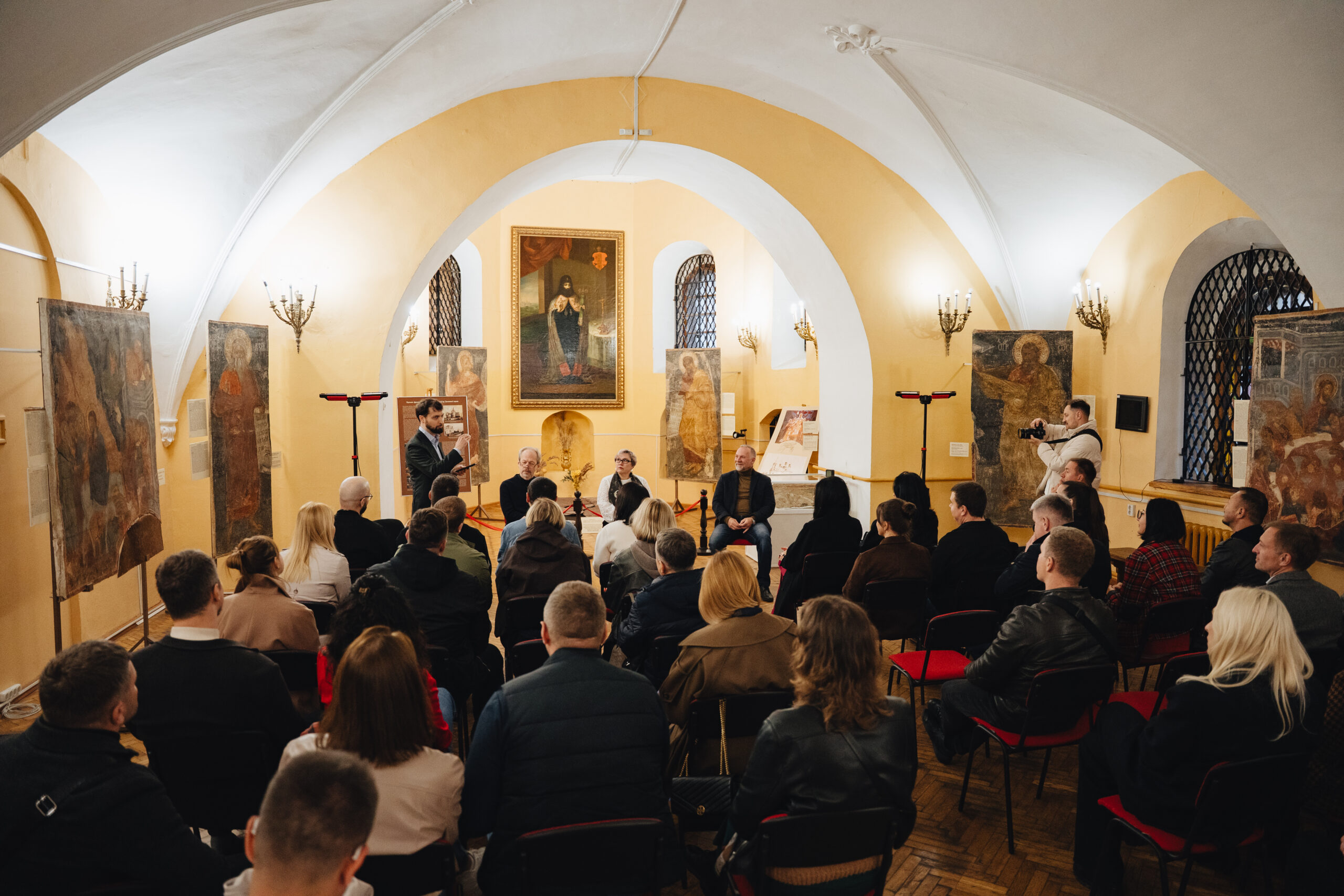 Планувати попри невизначеність: у Києво-Печерській лаврі відбулася зустріч бізнес-спільноти Board Планувати попри невизначеність: у Києво-Печерській лаврі відбулася зустріч бізнес-спільноти Board