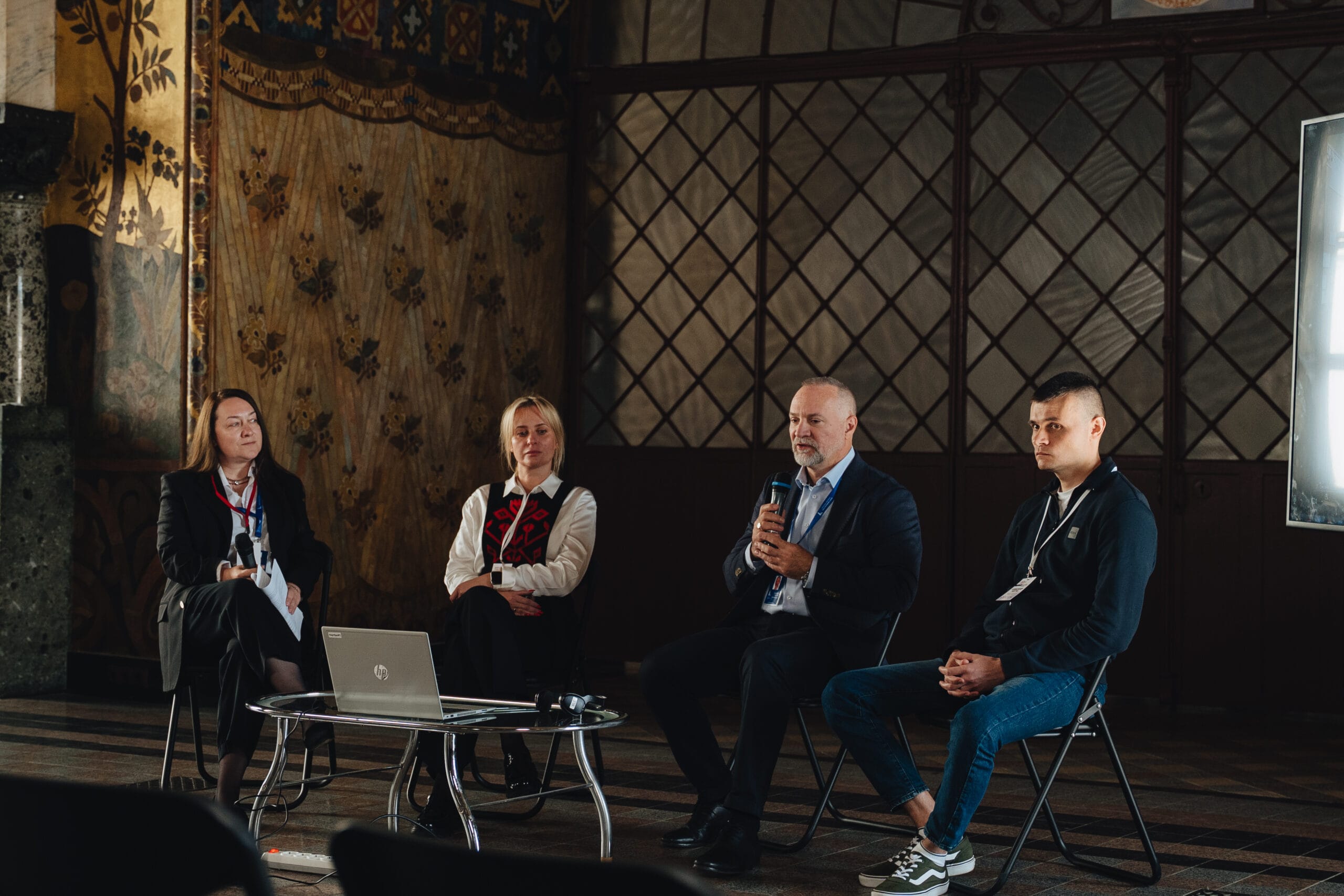 Як захищати пам’ятки під час війни: на Форумі культурної стійкості обговорили досвід Лаври Як захищати пам’ятки під час війни: на Форумі культурної стійкості обговорили досвід Лаври