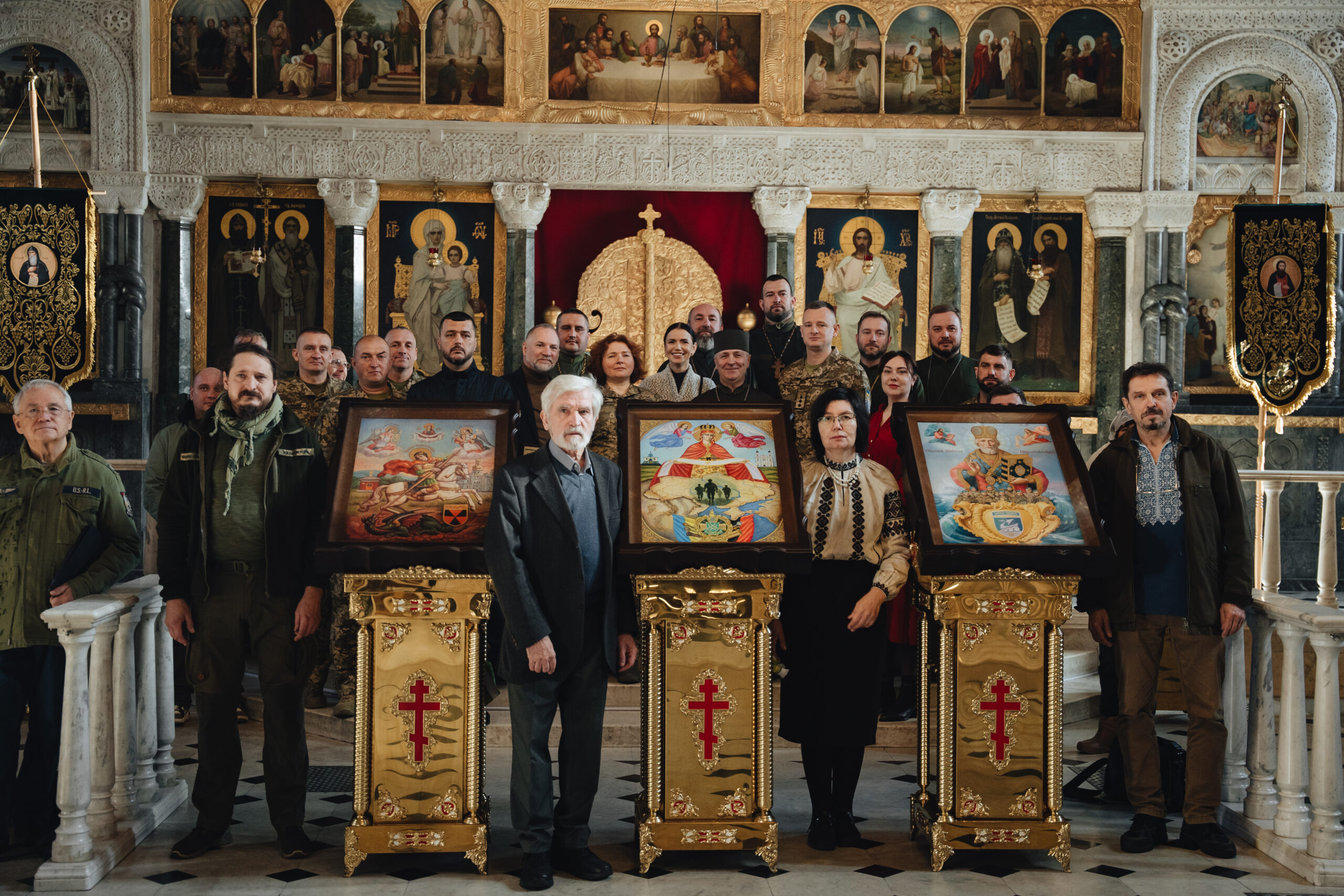 У Києво-Печерській лаврі освятили й передали три ікони українським військовим У Києво-Печерській лаврі освятили й передали три ікони українським військовим